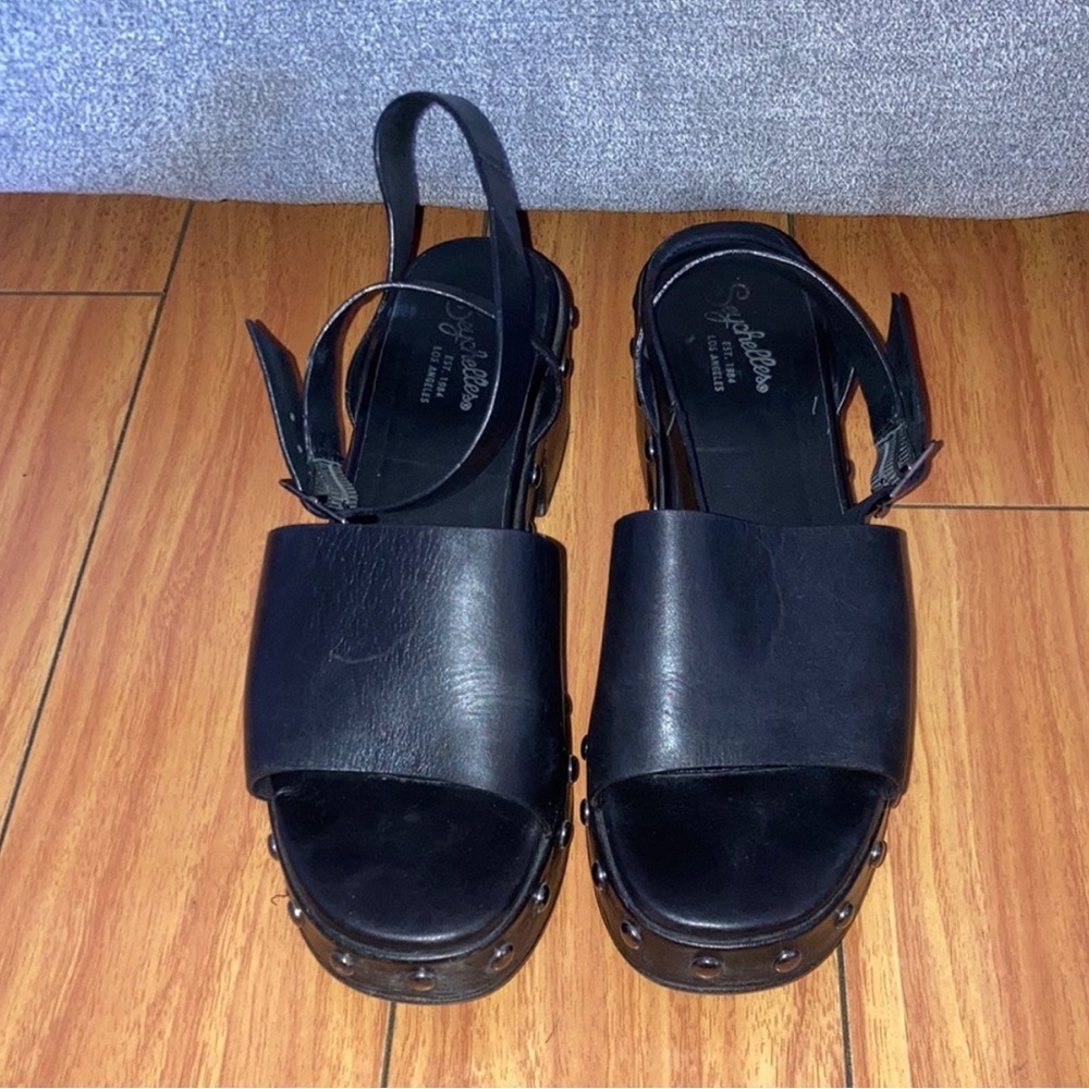 Seychelles 90s style leather Strap Sandals with silver studs